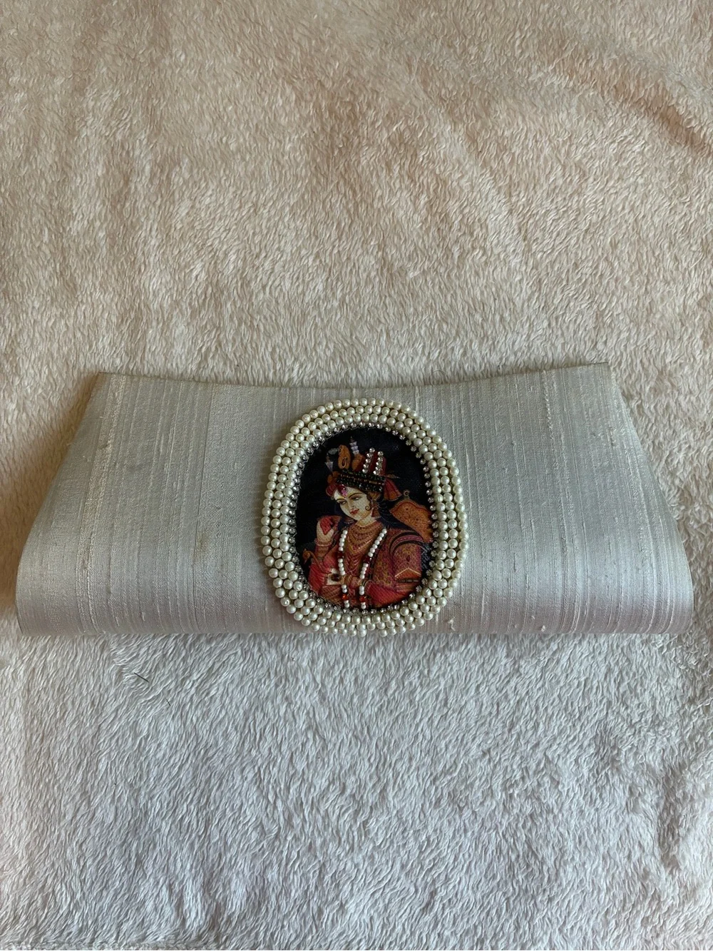 Pearl-Embellished Silver Evening Clutch with Painted Medallion